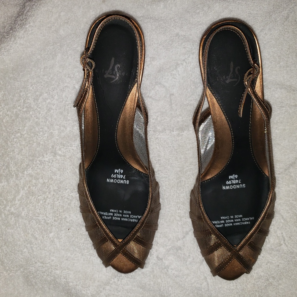 WOMEN'S SHOES